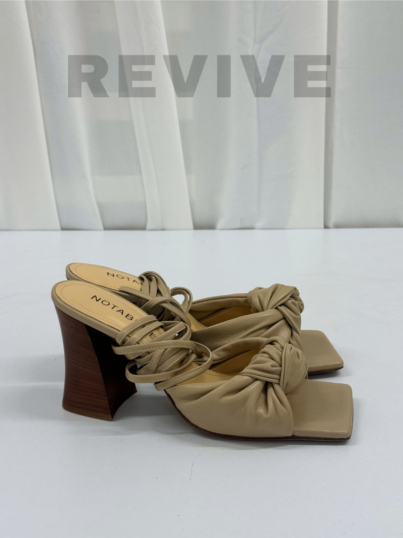 Beige læder sandaler med hæl, str. 40,5
