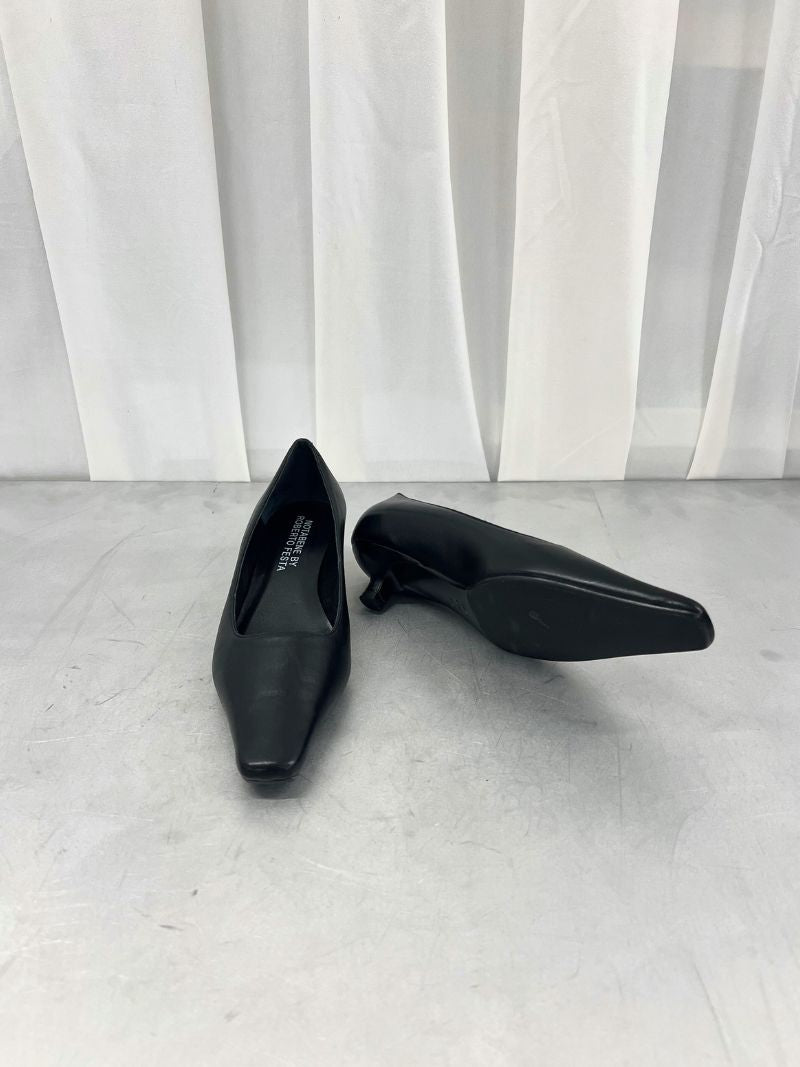 Black kitten heels with a square toe, size 39,5
