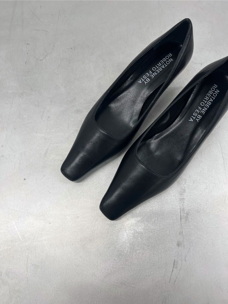 Black kitten heels with a square toe, size 39,5