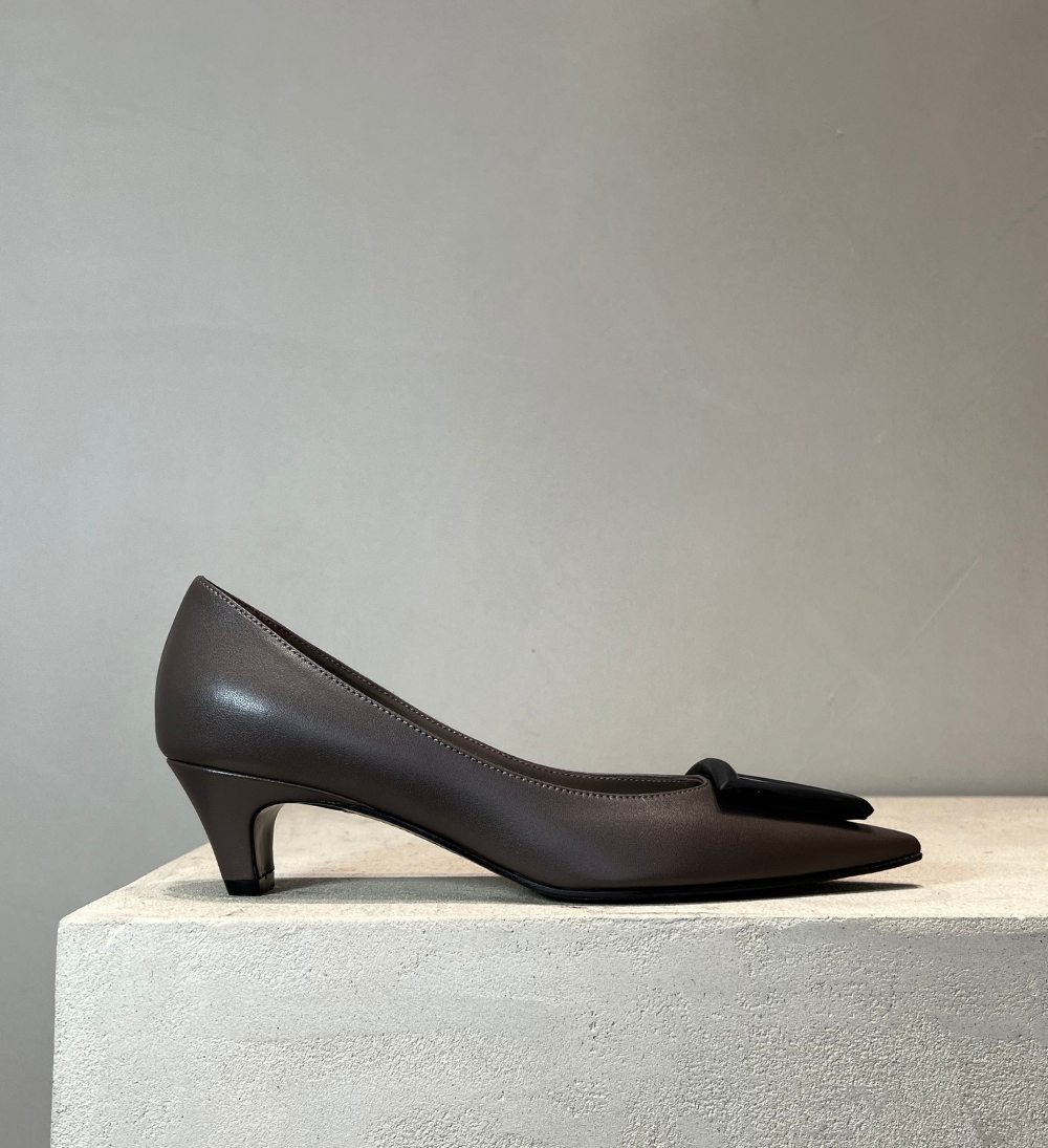 Sample, pump, gray leather, size 37