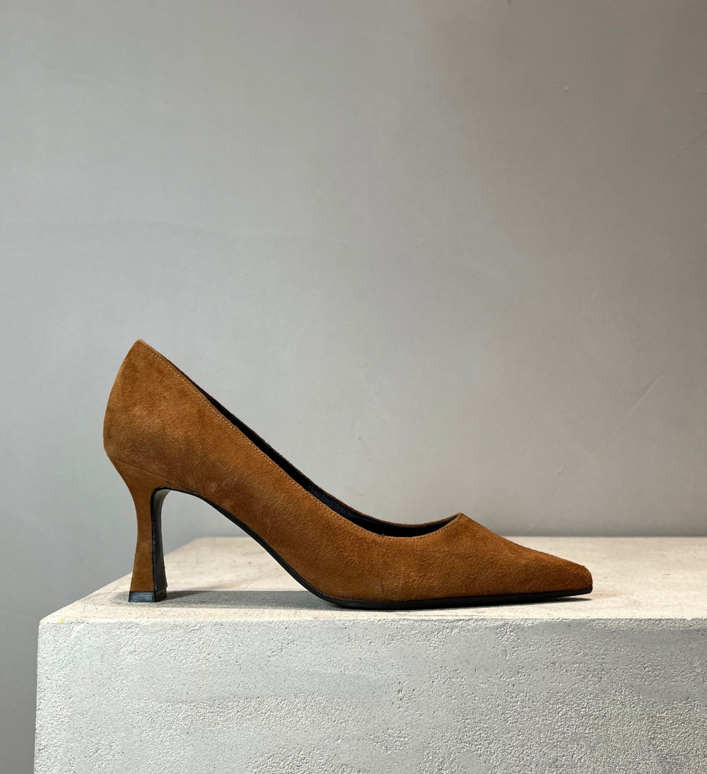 Sample, stilettos, cognac suede, size 37