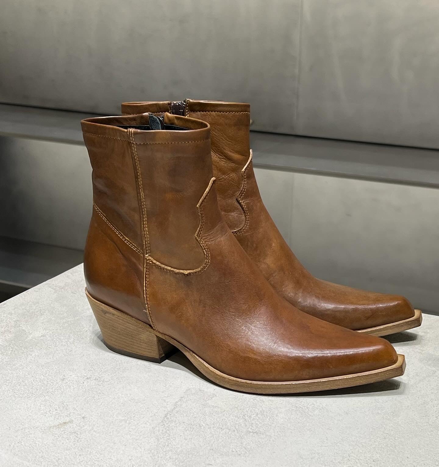Lucia boots, light brown leather