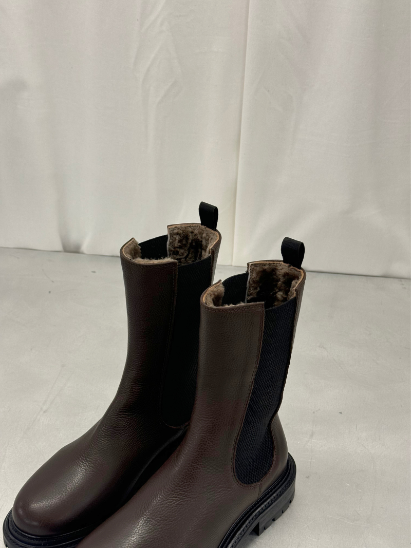 Brown insulated leather boot, size 36