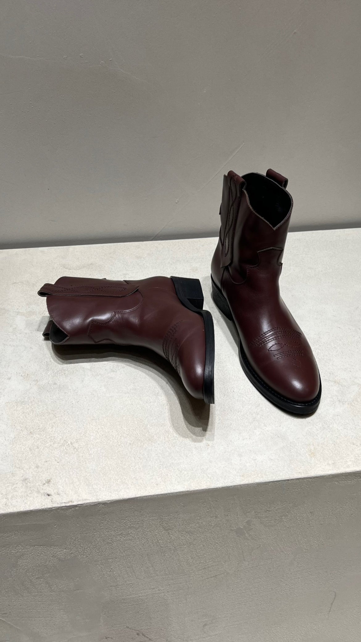 Anne boots, chestnut leather