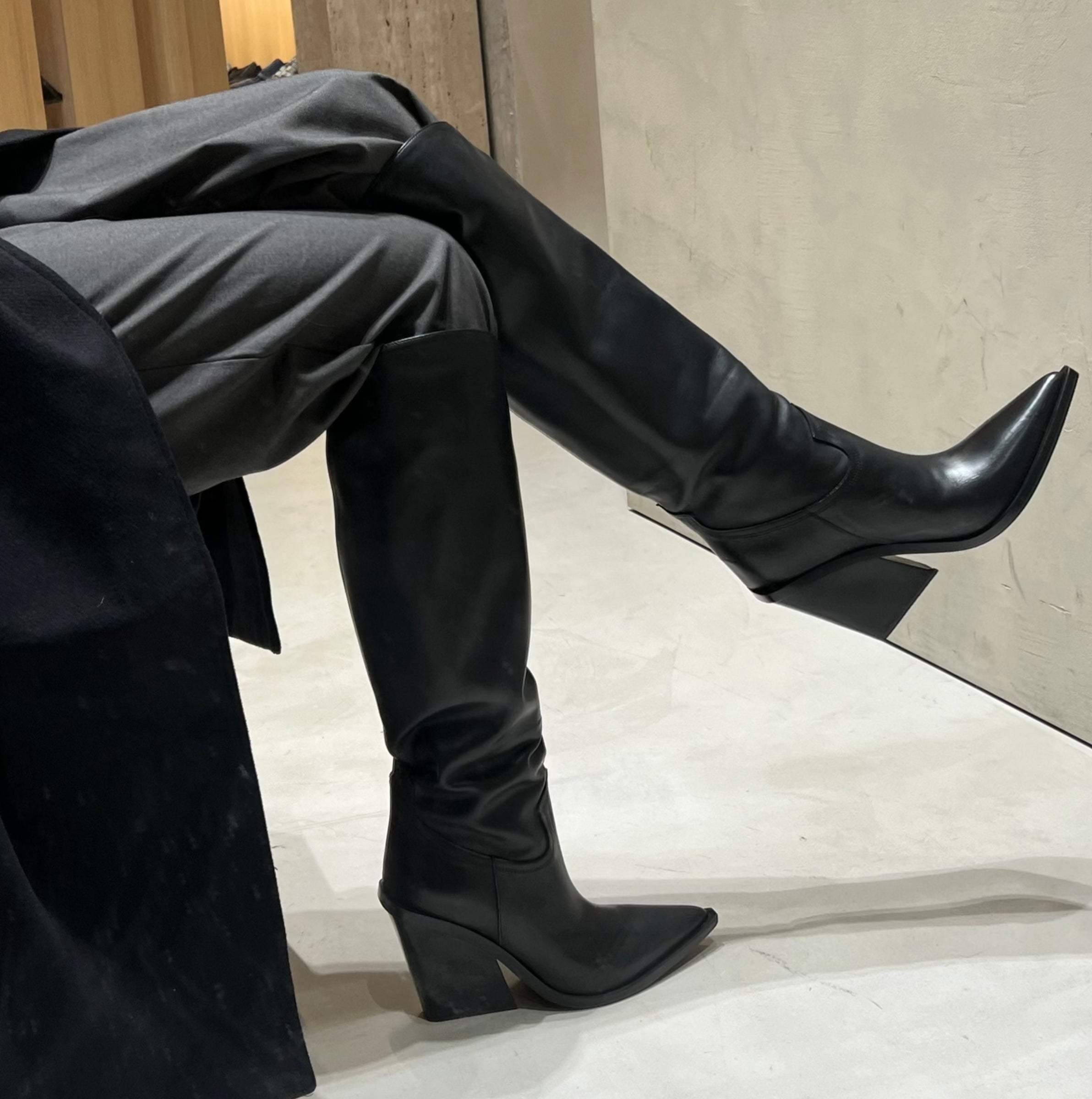 Liva boots, black leather