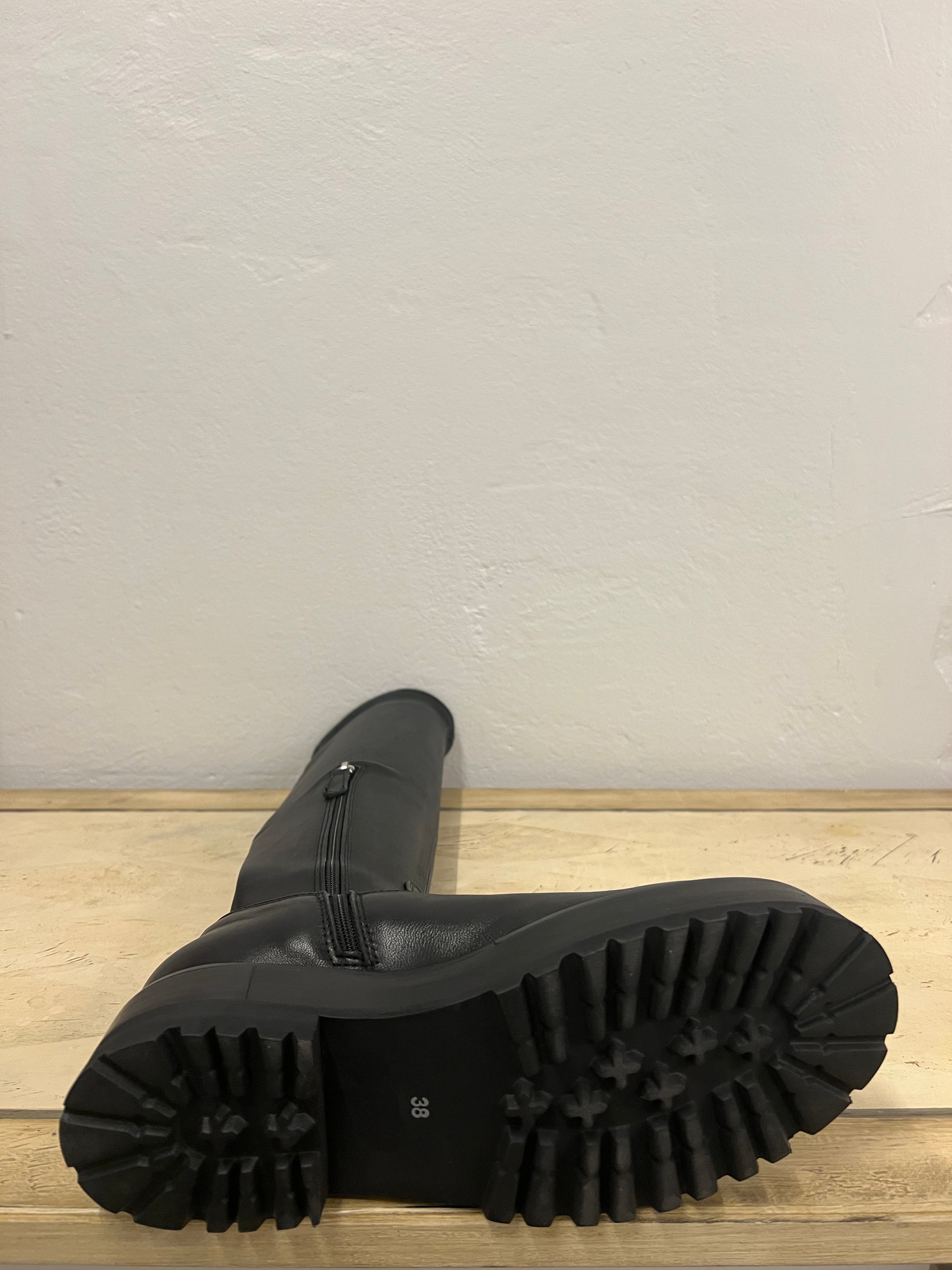 Black long boots on chunky soles, size 38