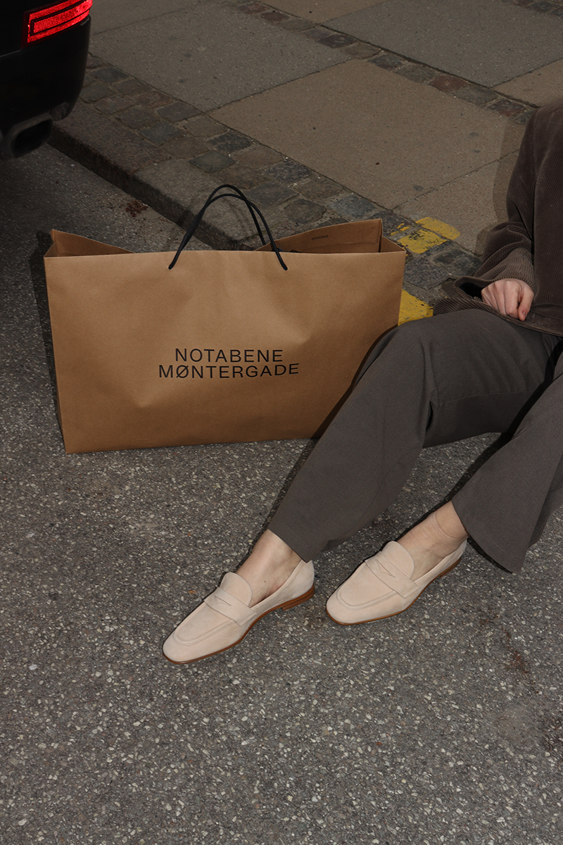 Bless loafers, beige suede