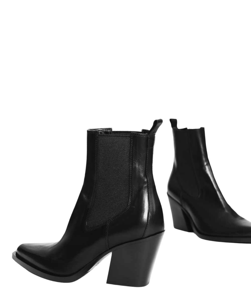 Lulu boots, black leather