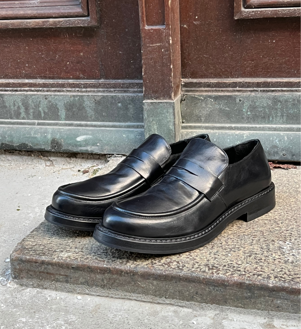 Renzo loafers, black leather