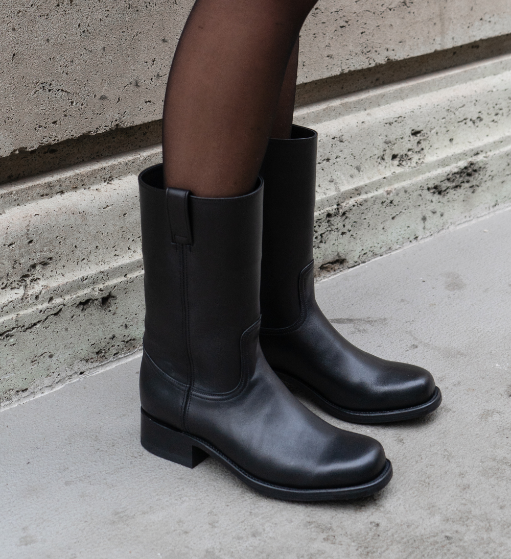 Achilles boots, black leather