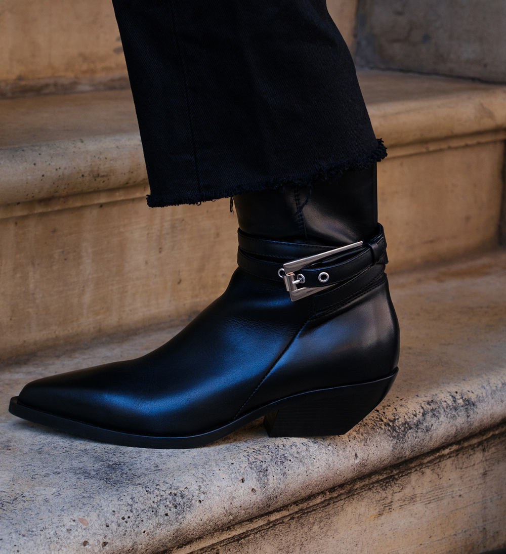 Carla 30 cowboy biker boots, black leather