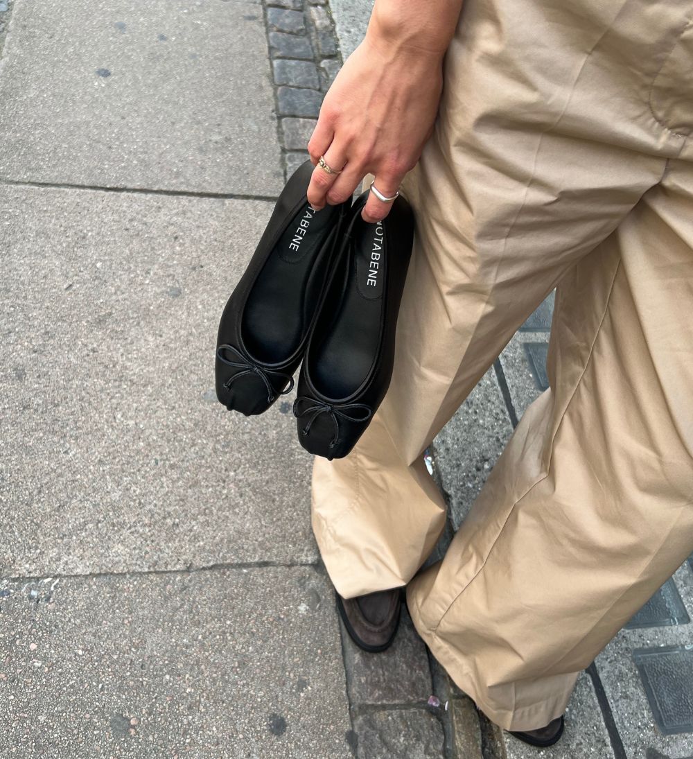 Serena ballerina, black leather