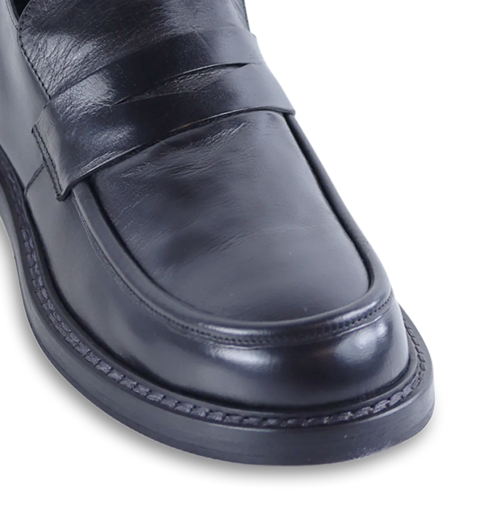 Renzo loafers, black leather