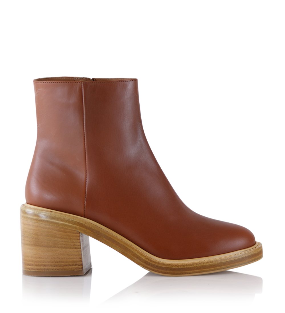 Blonde boots, brown leather