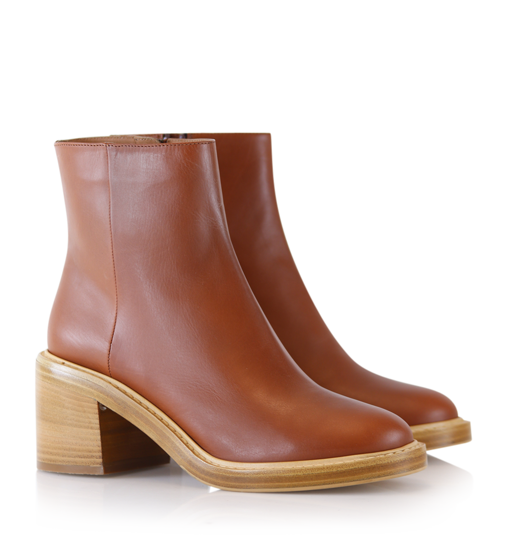 Blonde boots, brown leather