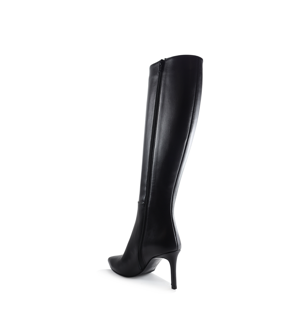 Ran 75 boots, black leather
