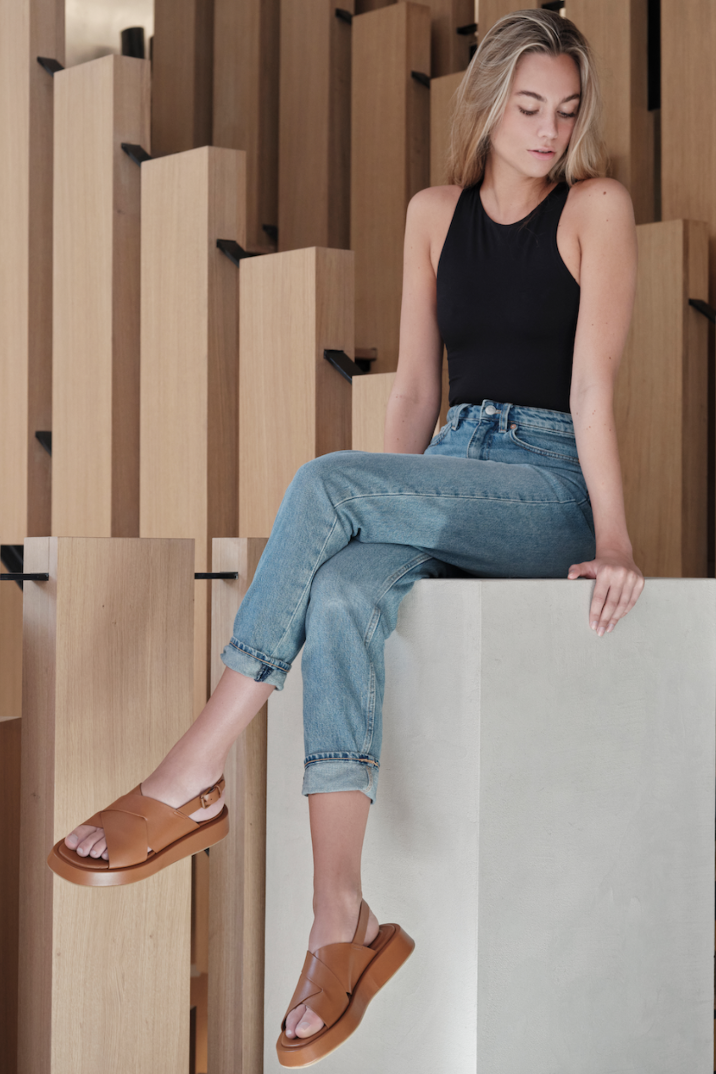 Tine sandals, tan leather