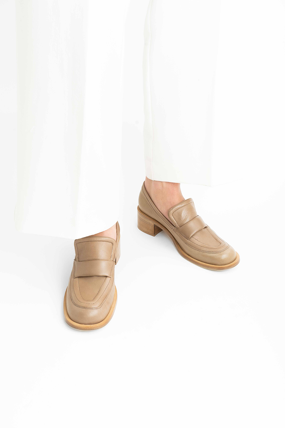 Vera loafers, nude leather