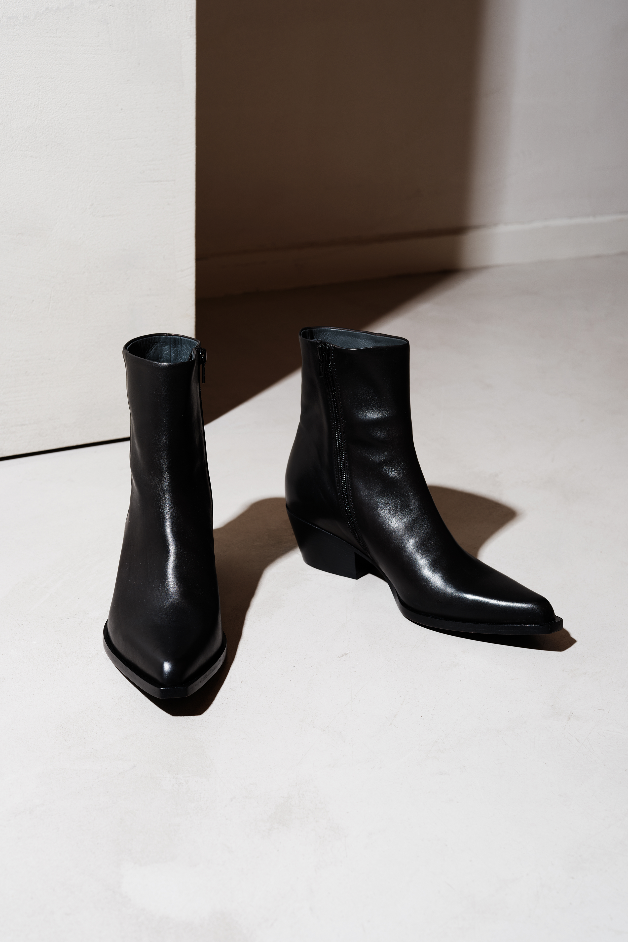 Lucy boots, black leather