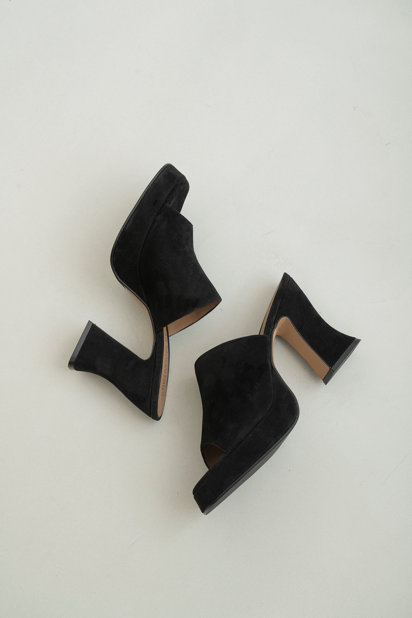 Amara plateau sandals, black suede
