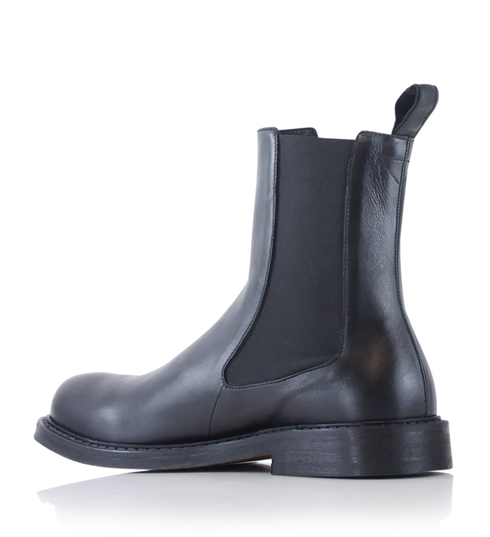 Manual Chelsea Boots, Black Leather