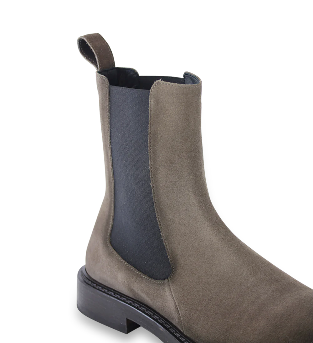 Manuel Chelsea Boots, Camel Suede