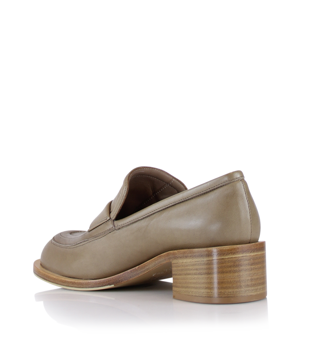Vera loafers, nude leather