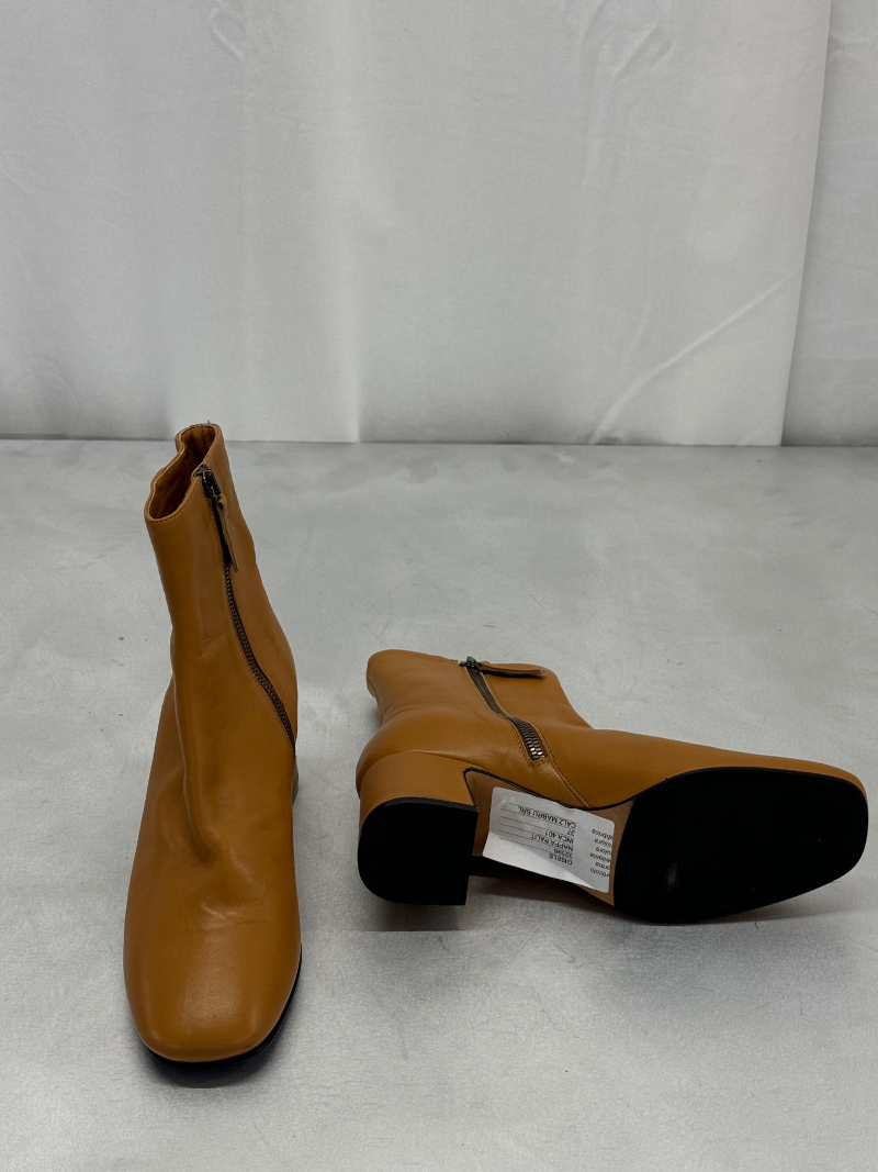 Orange/Brown boot with heel, size 37