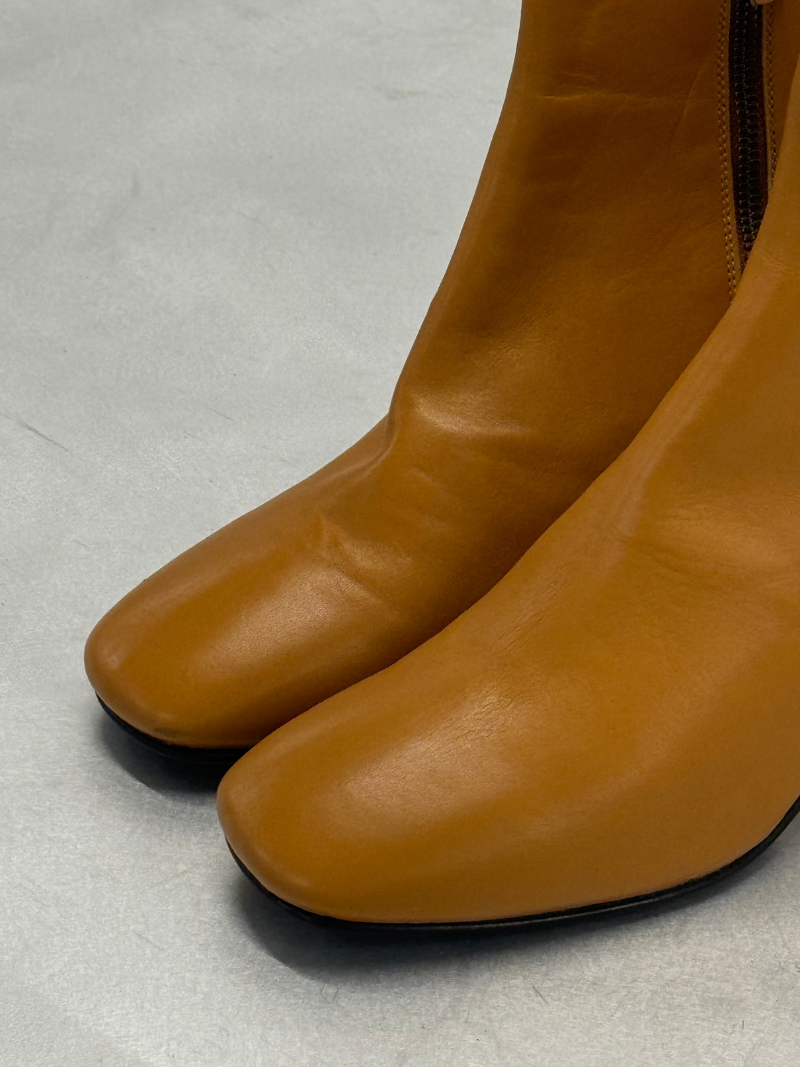 Orange/Brown boot with heel, size 37