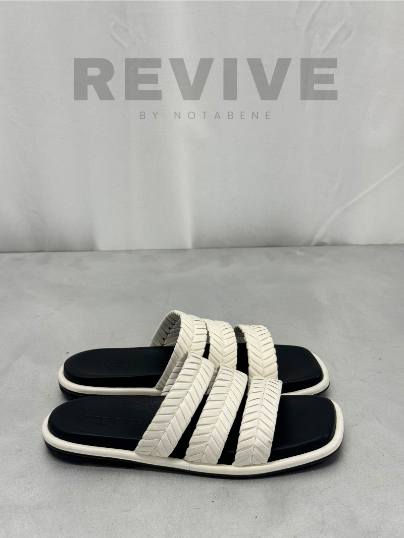 White sandal, size 38