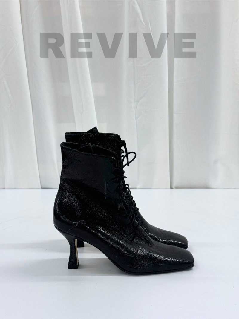 Black boots with heels and laces, size 39