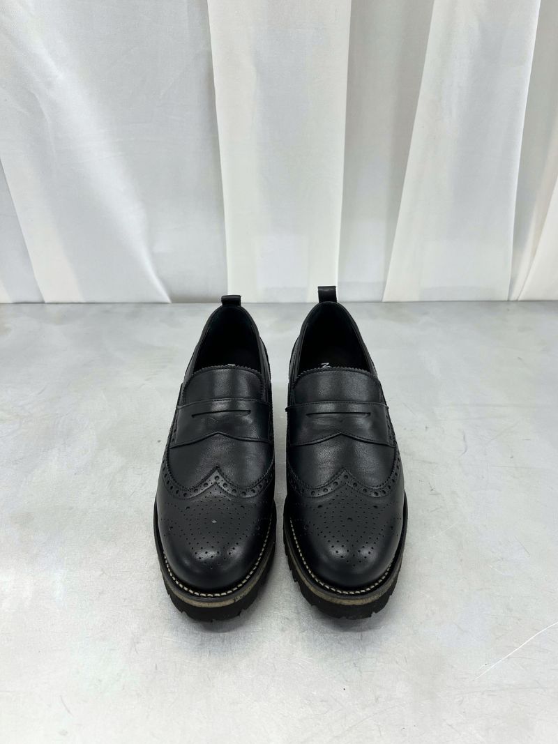 Black loafers with chunky heel, size 39