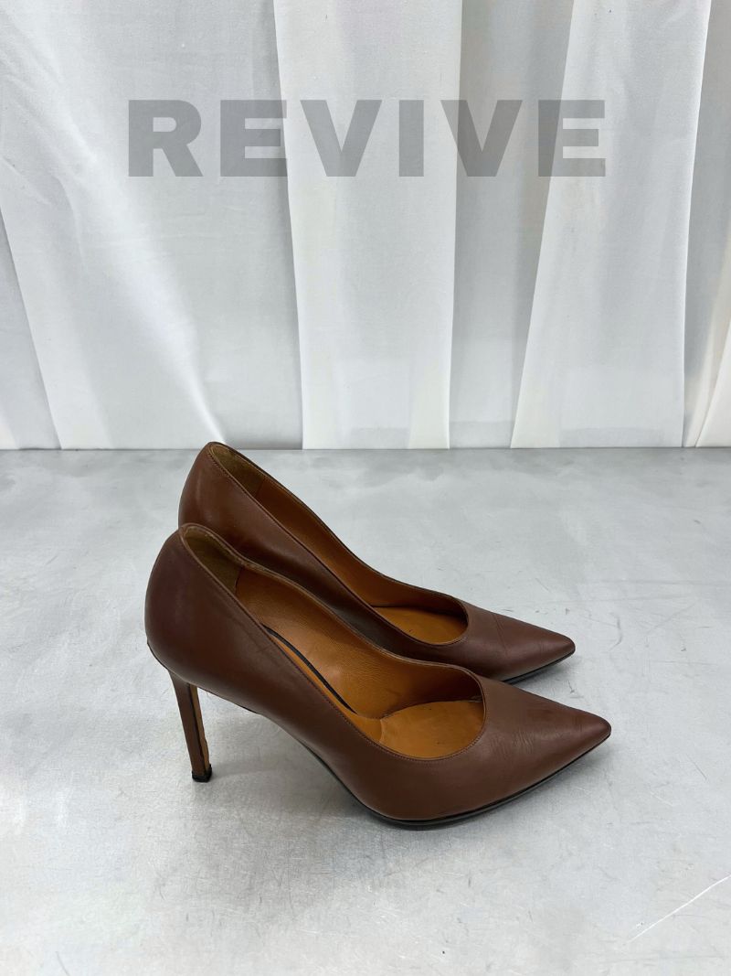 Brune pumps, str. 40