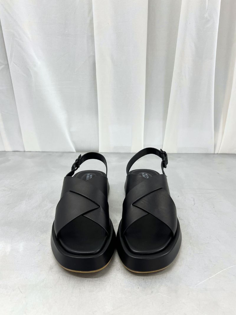 Black sandals with chunky sole, size 42