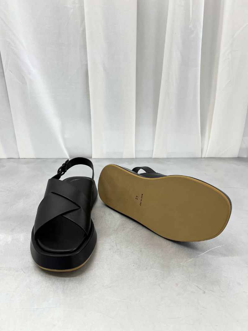Black sandals with chunky sole, size 42