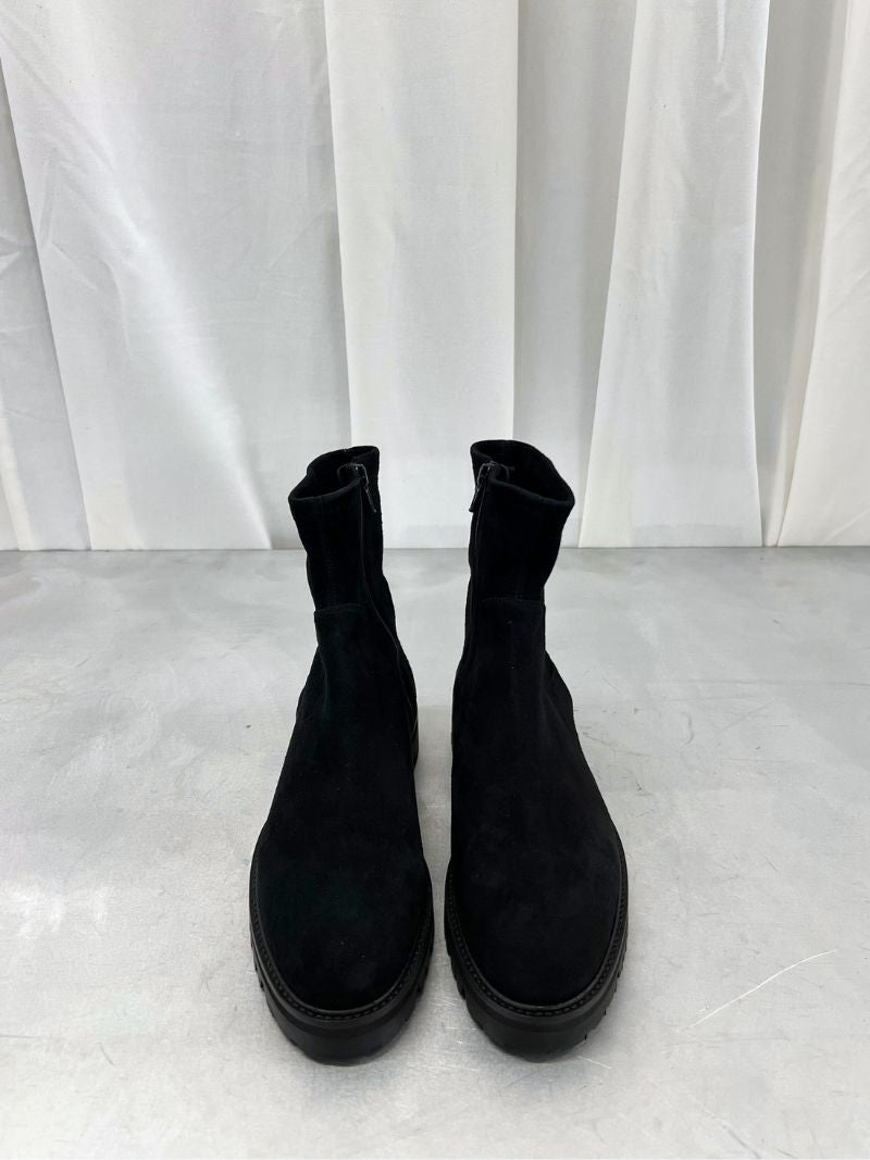 Black ankle boots in suede, size 37