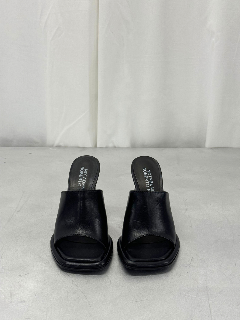 Mule sandals in black leather, size 36.5