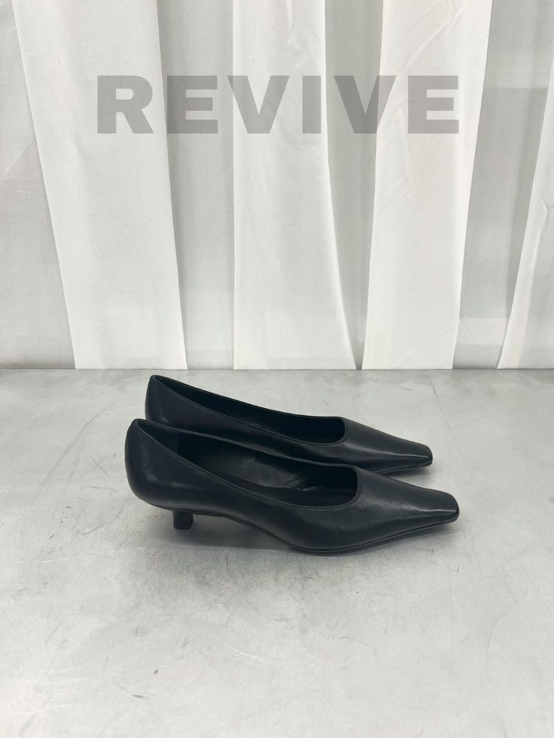 Black kitten heels with a square toe, size 39,5