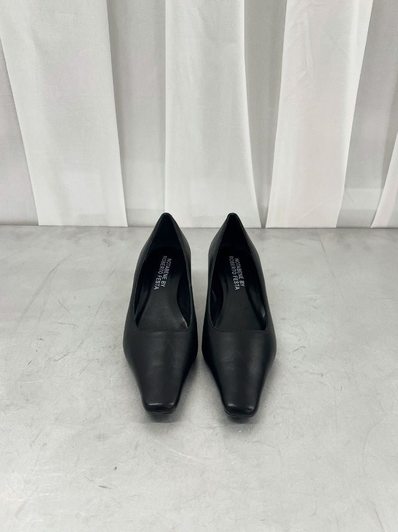 Black kitten heels with a square toe, size 39,5