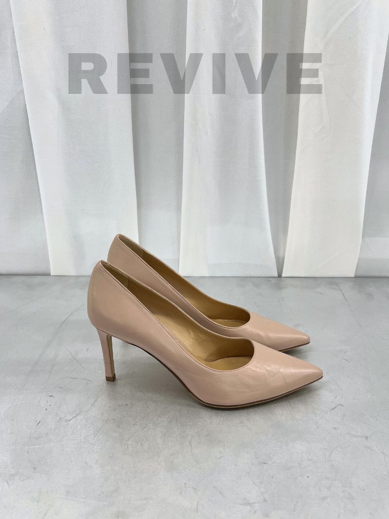 Nude pumps with a pointed toe, size 40