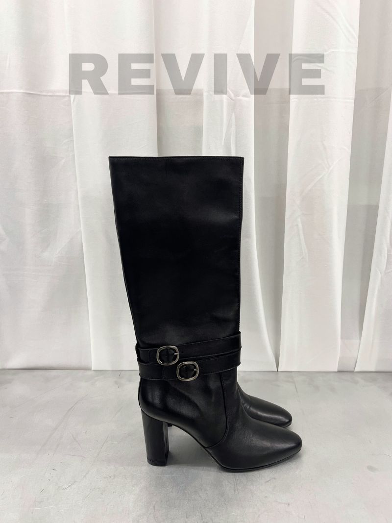 Tall boots with detachable straps