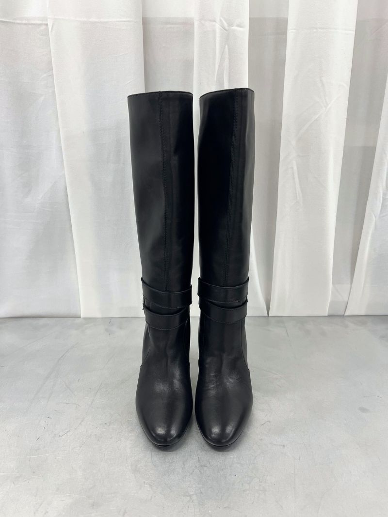 Tall boots with detachable straps