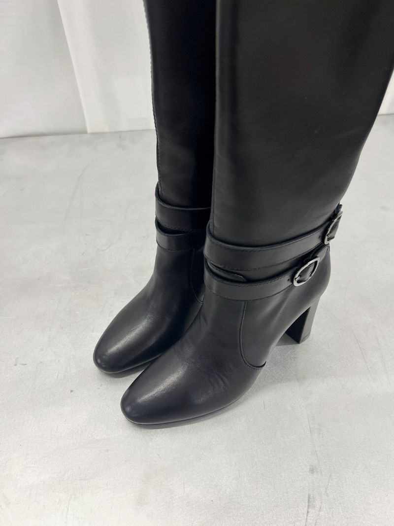 Tall boots with detachable straps