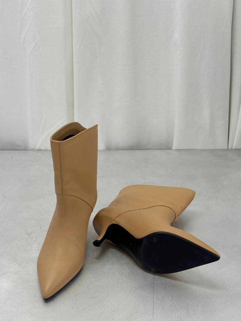 Beige leather boots with heel, size 36