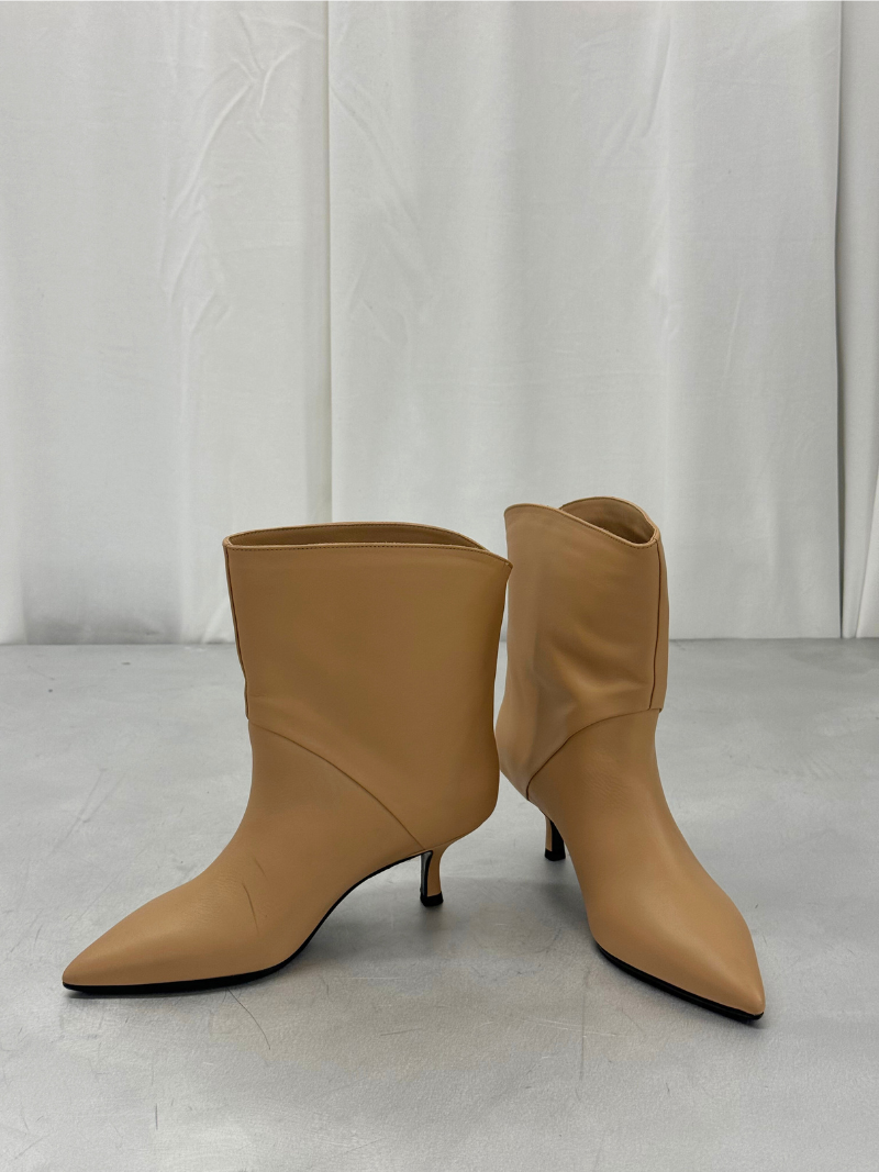 Beige leather boots with heel, size 36