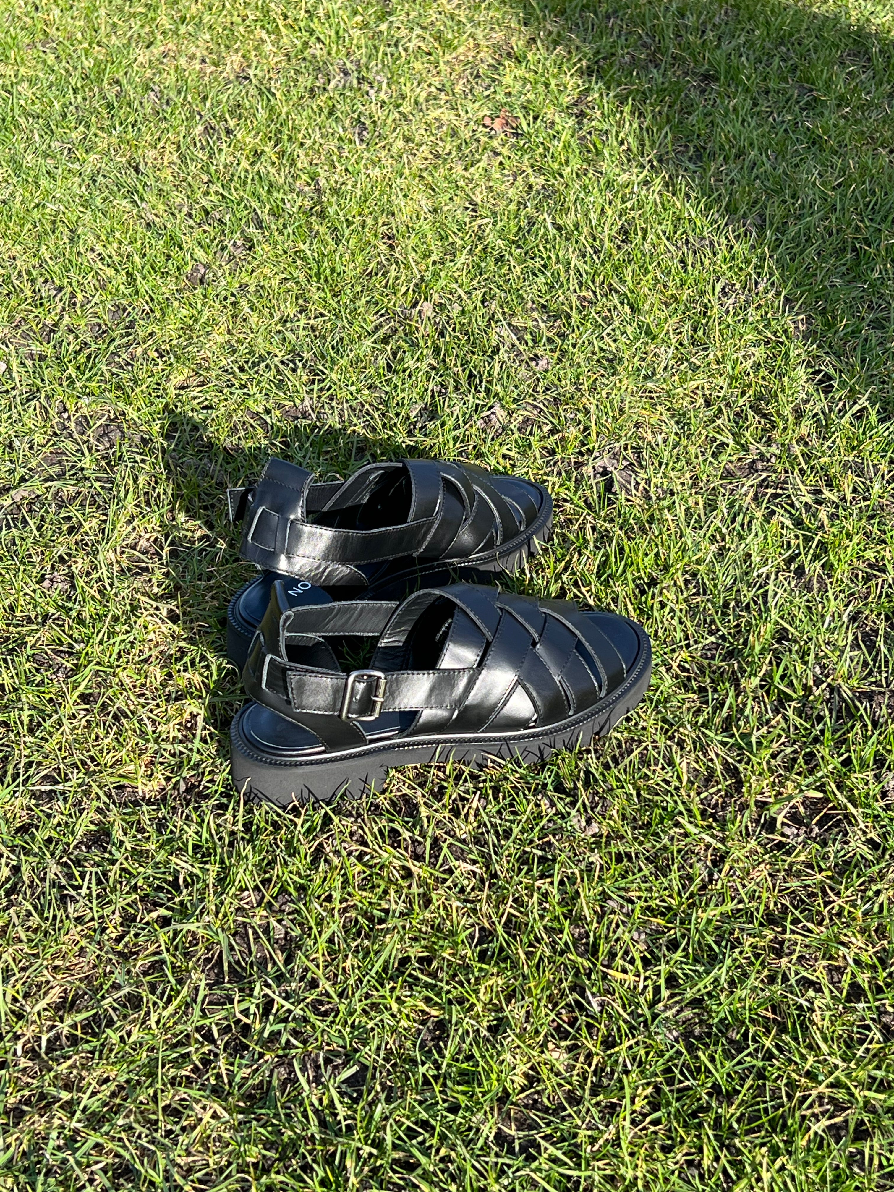 Manuela sandals, black leather