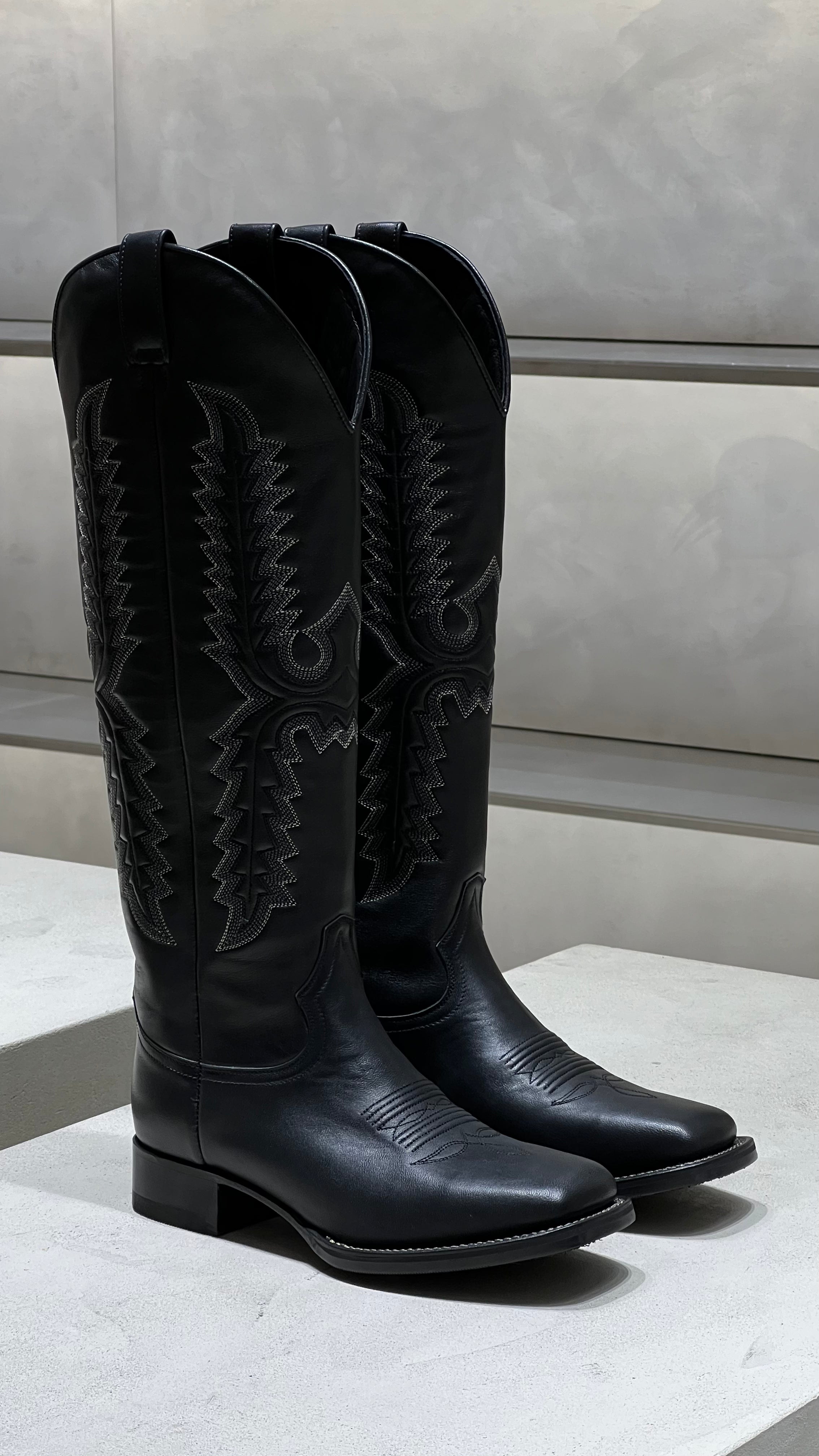 Dragon boots, black leather