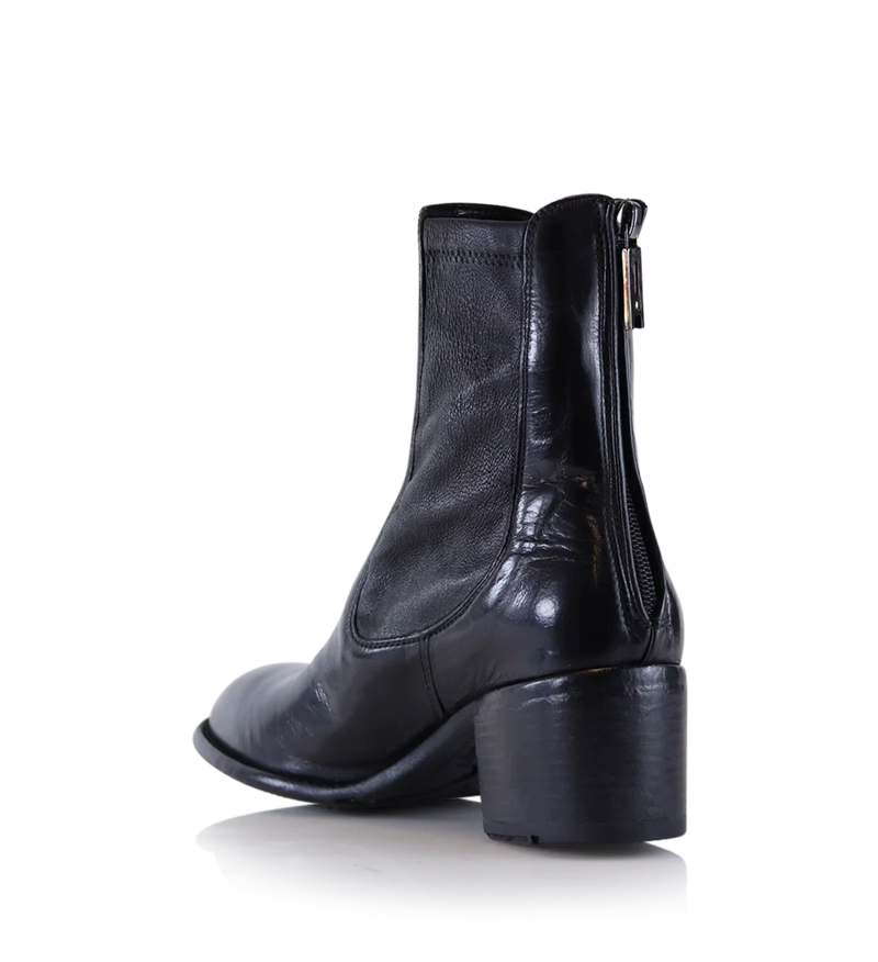 NORMA, Black Leather