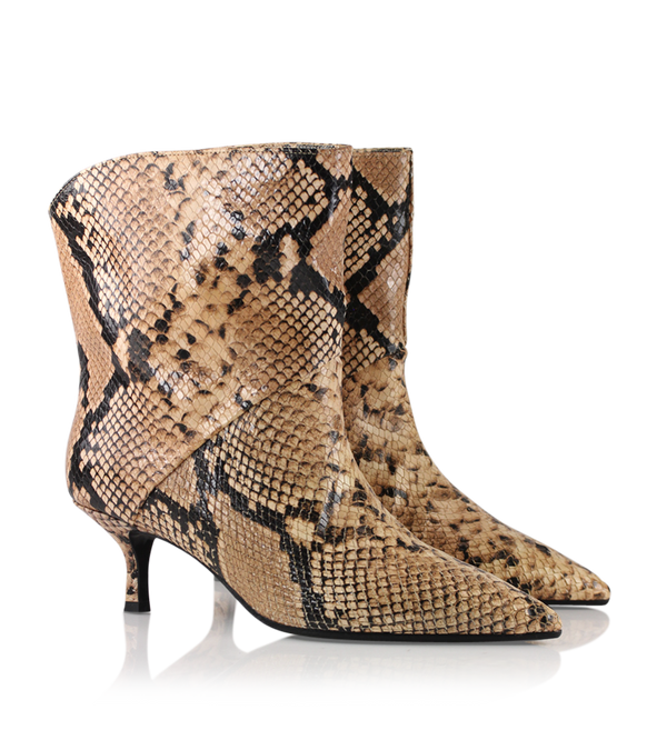 Notabene Hilda, Snake