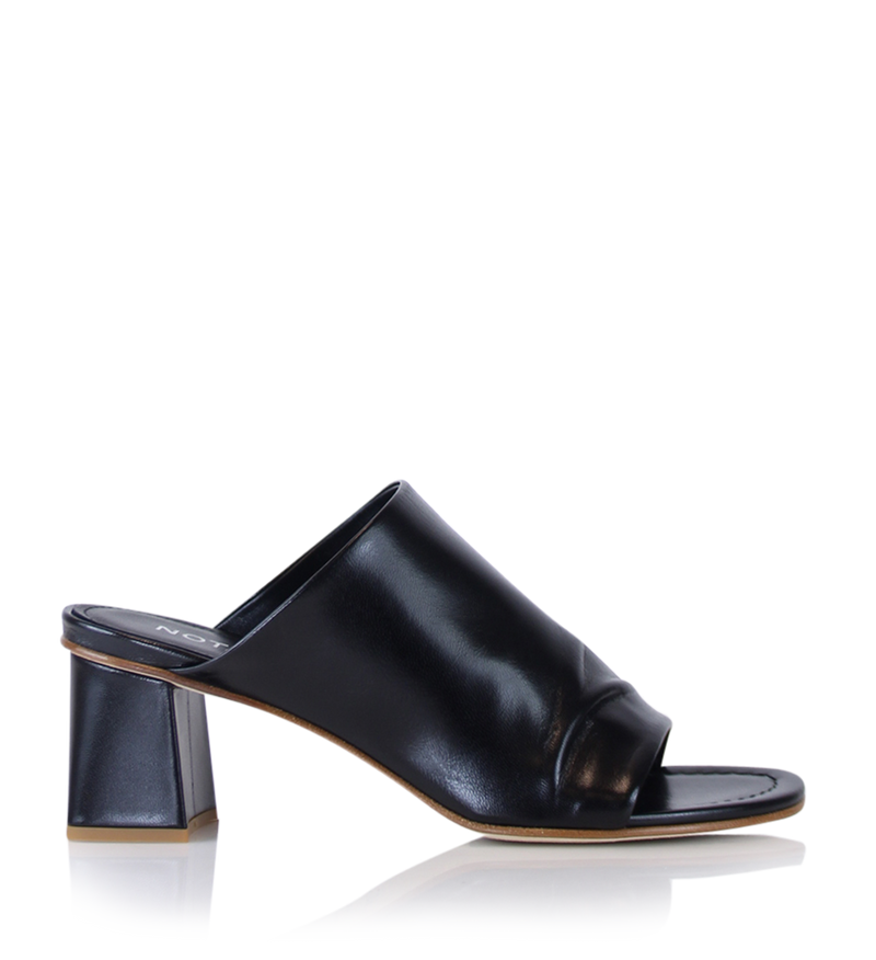 AIDA, Black Leather